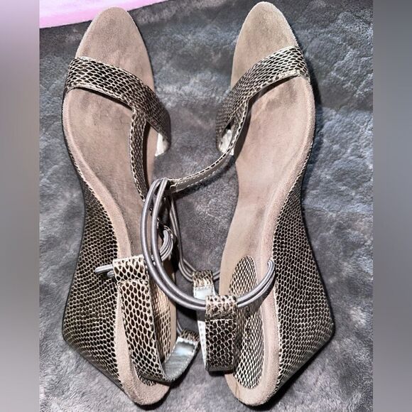 Style & Co Wedge Gold Sandal Size 9 - Picture 5 of 6